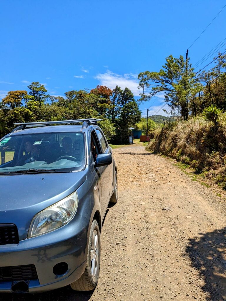 high clearance cars in the unpaved roads of La Unión