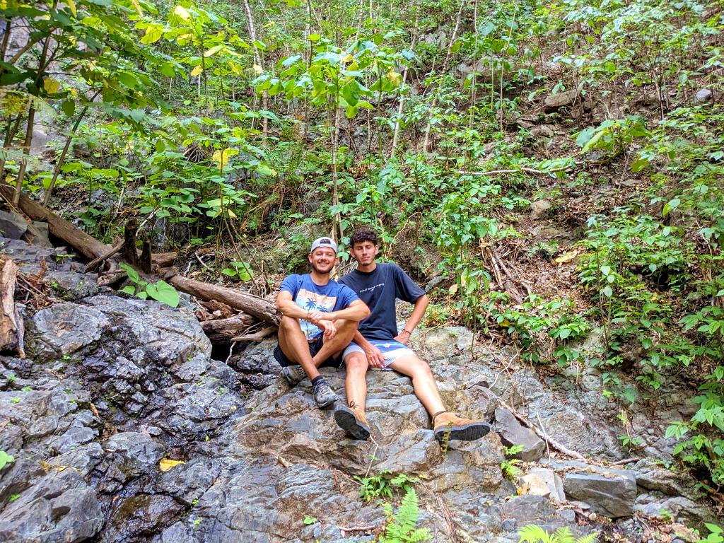 Two costaricans exploring the streams and forest of La Unión.