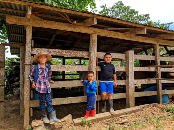 Kids by the Corral in rural La Unión Costa Rica
