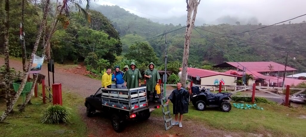 Departure of a pick-up car from the ATURENA office, providing internal transportation to the lodging where travelers will stay.